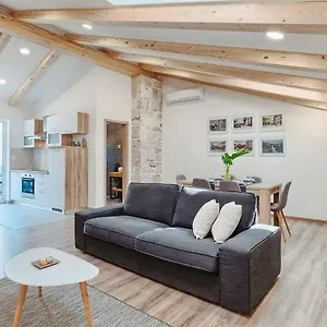 https://pasqua-apartments.in-istria.net